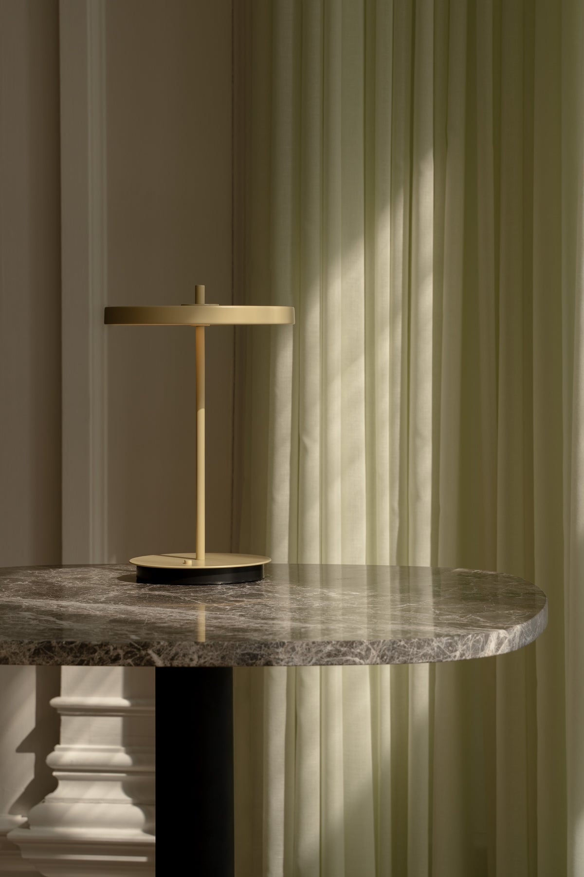 Asteria Move Monochrome | tragbare Lampe