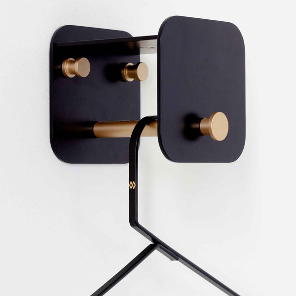 UMAGE_lifestyle_Valet_black_Hang In There_black_(2).jpeg